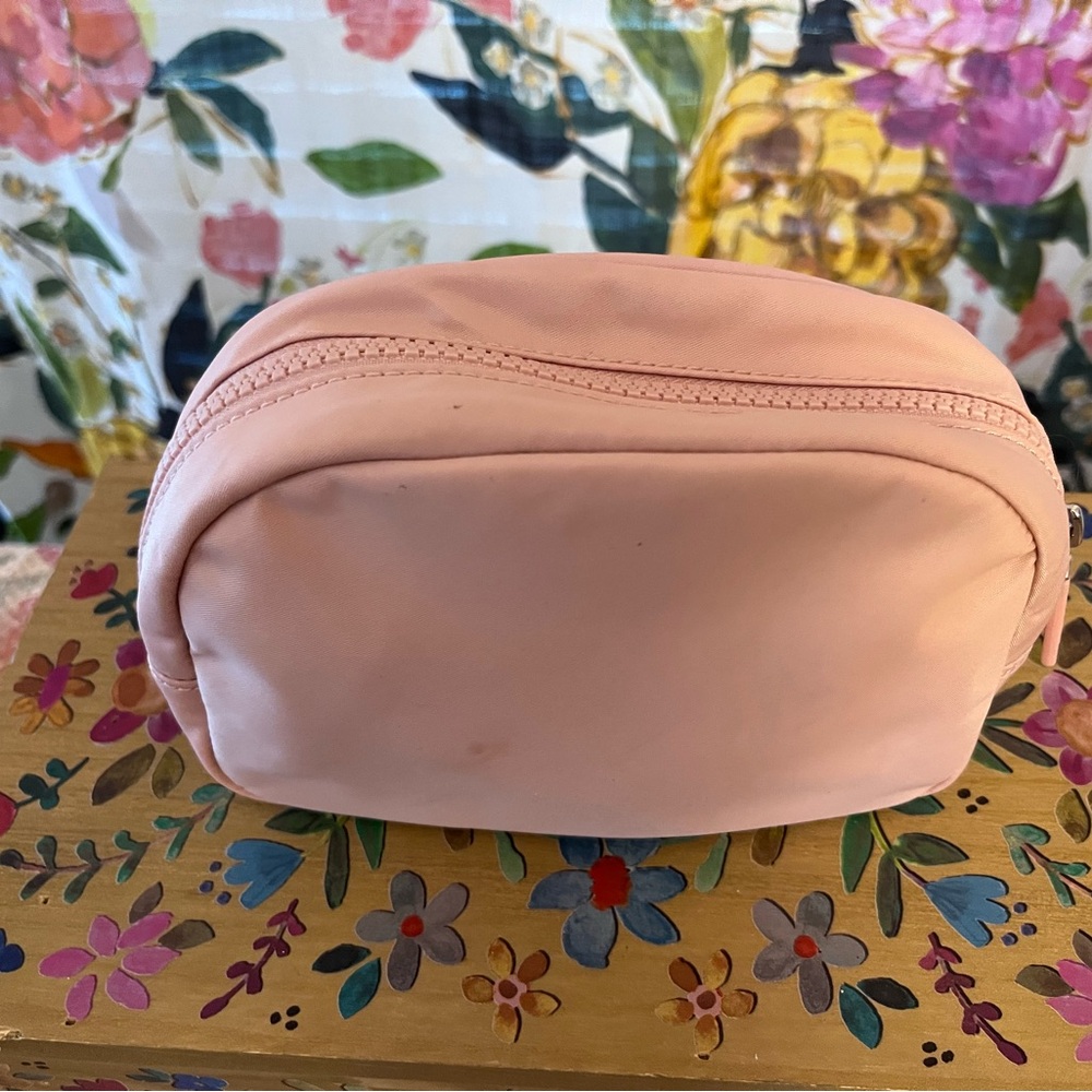 lululemon athletica City Essentials Pouch Mini 2L - Picture 4 of 10